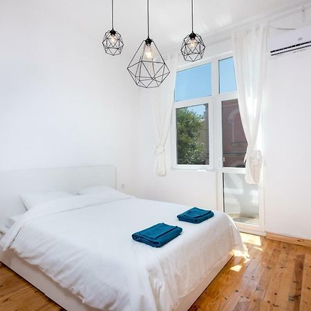 The White Apartment - Bogoridi Main Street Μπουργκάς Εξωτερικό φωτογραφία