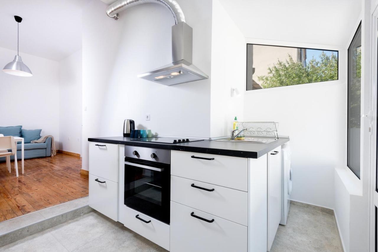 The White Apartment - Bogoridi Main Street Μπουργκάς Εξωτερικό φωτογραφία